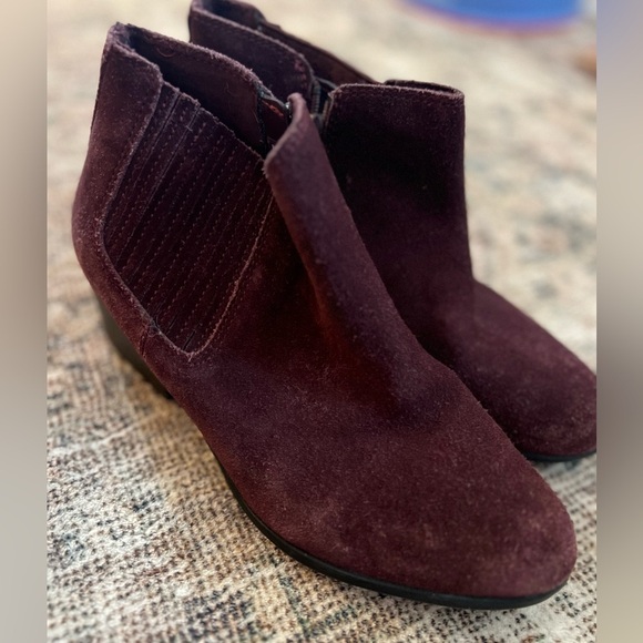 Maroon Clark’s Booties Size 7 - Picture 1 of 4